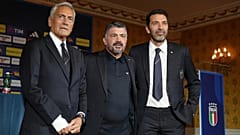 Ο παραιτηθείς πρόεδρος της Figc Γκαμπριέλε Γκραβίνα με τον προπονητή Ρίνο Γκατούζο και τον προπονητή Τζίτζι Μπουφόν, ο οποίος επίσης παραιτήθηκε λόγω της αποτυχίας να προκριθεί στο Παγκόσμιο Κύπελλο