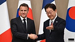 Der französische Präsident Emmanuel Macron und sein südkoreanischer Amtskollege Lee Jae Myung bei ihrem Treffen im Blauen Haus in Seoul, Südkorea, am Freitag, den 3. April 2026.