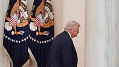 يغادر الرئيس الأميركي دونالد ترامب بعد إلقائه كلمة حول الحرب مع إيرانK البيت الأبيض، الأربعاء 1 أبريل/نيسان 2026، في واشنطن.
