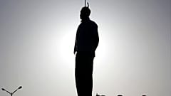 تصویر نیمرخ مهدی فرجی، مرد محکوم، هنگام دار زدن در شهر قزوین، حدود ۱۳۰ کیلومتری غرب تهران، پایتخت ایران، پنجشنبه، ۲۶ مه ۲۰۱۱
