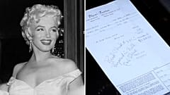Marilyn Monroe (jobbra) díszes estélyiben érkezik Joe DiMaggióval a színházba.