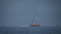 Öltanker und Frachtschiffe reihen sich in der Straße von Hormuz auf, von Khor Fakkan aus gesehen, 11. März, 2026