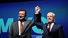 Bozbey, kısa süre önce yaptığı paylaşımda "Cumhurbaşkanı Adayımız Ekrem İmamoğlu’nun yanındayız!" diye yazmıştı.