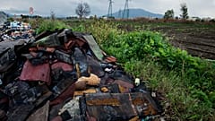 ARCHIV: Abfälle auf landwirtschaftlichen Flächen bei Caivano, in der Nähe von Neapel, einem der größten Unternehmen der Camorra (November 2013)