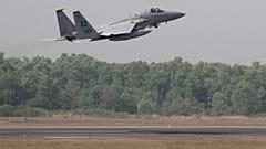 Archive - Un F-15 décolle de la base aérienne de Kalaikunda, en Inde, le lundi 10 décembre 2018