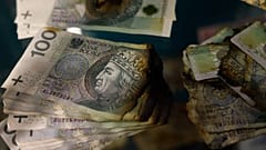 Częściowo spalone banknoty