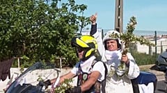 Pater Avelino Alves führt in Sintra, Portugal, den Motorradkorso der traditionellen Osterprozession am fünften April 2026 an.