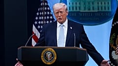 الرئيس الأمريكي دونالد ترامب مع الصحفيين في قاعة الإحاطات الصحفية "جيمس برادي" في البيت الأبيض، يوم الإثنين 6 أبريل/نيسان 2026، في واشنطن.