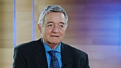 Kovách Imre, a Társadalomtudományi Kutatóközpont Szociológia Intézetének professzora, az MTA levelező tagja