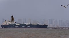 Indiai zászló alatt hajózó LNG-tanker a Hormuzi-szorosban 2026 áprilisában