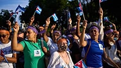 Kadınlar Havana'da ABD'nin ada ülkesine yönelik ablukasının sona erdirilmesi çağrısıyla düzenlenen mitinge katıldı, 7 Nisan, 2026