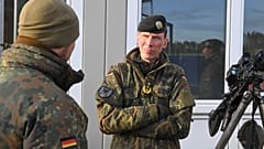 Heeresinspekteur Christian Freuding besucht die Drohnenabwehr-Einheit (SRE) des Jägerbataillons 91 in Holzdorf, 28.11.2025