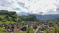 Luftbild eines Dorfes in Liechtenstein