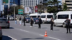 Polis, 7 Nisan 2026 Salı günü İstanbul'da İsrail Konsolosluğu binasına düzenlenen silahlı saldırının ardından bölgeyi güvenlik altına aldı.