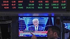 US-Präsident Donald Trump ist auf einem Bildschirm eines Handelspostens auf dem Parkett der New York Stock Exchange zu sehen.