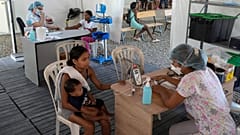 In einer Klinik im venezolanischen Ort Putucual werden Patientinnen und Patienten behandelt.