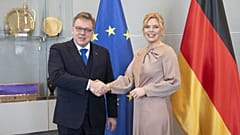 Klöckner im Baltikum: Was Deutschland von Estland über Digitalisierung und Cybersicherheit lernen kann