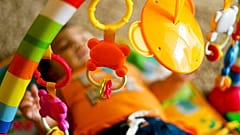 Der Bericht warnt zudem: Manche Klimatechnologien könnten die Belastung durch Mikroplastik sogar erhöhen.