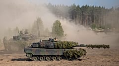 Ein Leopard-2A6-Kampfpanzer bei der deutsch-litauischen Divisionübung "Grand Quadriga 2024" auf dem Truppenübungsplatz Pabradė nördlich von Vilnius, 29. Mai 2024
