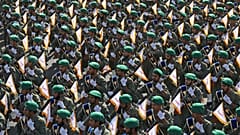 Irańska paramilitarna Gwardia Rewolucyjna maszeruje podczas parady wojskowej tuż za Teheranem, 22 wrzesień 2022 r.
