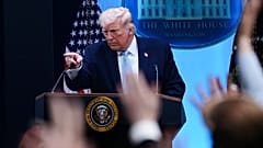 US-Präsident Donald Trump spricht mit Reportern im James Brady Press Briefing Room im Weißen Haus, 6. April 2026
