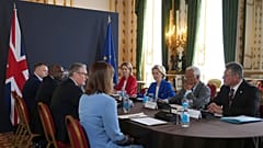 DATEI - Das Gipfeltreffen zwischen dem Vereinigten Königreich und der EU in London, 19. Mai 2025