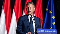 Péter Magyar spricht während der Wahlkampfauftaktveranstaltung der Partei. Budapest, Ungarn am Sonntag, 15. Februar 2026.