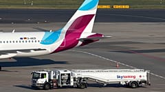 Paraffinbetankung auf dem Flughafen Düsseldorf (Deutschland) im letzten Monat