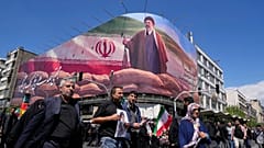 Anhänger der Islamischen Republik marschieren in Teheran