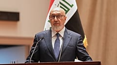 Auf diesem Foto, das vom Medienbüro des irakischen Parlaments zur Verfügung gestellt wurde, spricht der neu gewählte irakische Präsident Nizar Omidi nach seiner Wahl im Parlament in Bagdad, Irak, Samstag, 11. April 2026.