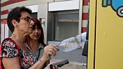 Ein automatischer Mülleimer vor einer U-Bahn-Station in Rom, 24. Juli 2019.