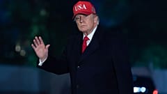 الرئيس الأمريكي دونالد ترامب للصحفيين أثناء سيره في الحديقة الجنوبية لدى وصوله إلى البيت الأبيض، يوم الأحد 12 أبريل/نيسان 2026، في واشنطن