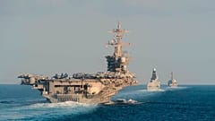 DATEI: Flugzeugträger USS Abraham Lincoln und zwei weitere Schiffe passieren die Straße von Hormuz, 19. November 2019