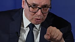 Der serbische Präsident Aleksandar Vucic spricht während einer öffentlichen Ansprache in Belgrad, Serbien, Dienstag, 30. Dezember 2025. (AP Photo/Darko Vojinovic)