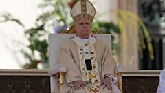 DATEI: Papst Leo XIV. leitet die Ostermesse auf dem Petersplatz im Vatikan, 5. April 2026