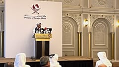 Katar Dışişleri Bakanlığı Sözcüsü Dr. Majed Al Ansari bir basın brifingi sırasında.