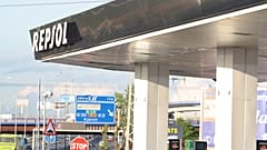 Gasolinera de Repsol junto a la A2. San Fernando de Henares, Comunidad de Madrid, España.