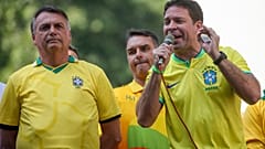 ARCHIVO - Alexandre Ramagem (derecha), exjefe de los servicios secretos de Brasil, 18 de julio de 2024