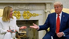 El presidente Donald Trump se reúne con la primera ministra italiana, Giorgia Meloni, en el Despacho Oval de la Casa Blanca, el jueves 17 de abril de 2025, en Washington.