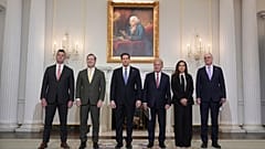 من اليسار، مايكل نيدهام، مستشار وزارة الخارجية الأمريكية، وسفير الولايات المتحدة لدى الأمم المتحدة مايك والتز، ووزير الخارجية ماركو روبيو، وسفير الولايات المتحدة لدى لبنان ميش