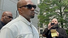 Рэпер Ye, ранее известный как Канье Уэст, покидает федеральный суд после судебного процесса над Шоном "Дидди" Комбсом в Нью-Йорке, пятница, 13 июня 2025 года.