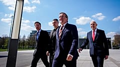 Von links: Rutte, Fedorow, Pistorius und Healey beim Ukraine-Kontaktgruppentreffen in Berlin, 15. April 2026