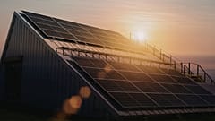 Solaranlagen auf Hausdächern erschweren Prognosen zum Strombedarf.