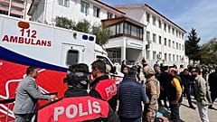 Turkish security forces and emergency staff stand in the courtyard of a secondary school where an assailant opened fire in Kahramanmaraş, 15 April, 2026