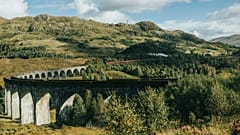 Japan: Sagano Romantic Train an Spitze, drei der fünf Top-Bahnstrecken in Europa