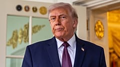 Präsident Donald Trump spricht zu Reportern vor dem Oval Office des Weißen Hauses, Montag, 13. April 2026, in Washington. (AP Photo/Alex Brandon)