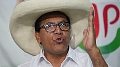 Roberto Sánchez, candidato presidencial del partido Juntos por el Perú, habla durante una conferencia de prensa en Lima, Perú, el martes 14 de abril de 2026. 