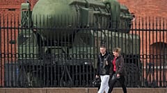 Trägerrakete für ballistische Interkontinentalraketen Topol im Artilleriemuseum in St. Petersburg