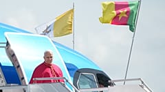 León XIV llega al aeropuerto internacional de Yaundé-Nsimalen, Camerún, el miércoles 15 de abril de 2026, en el tercer día de un viaje apostólico de 11 días a África