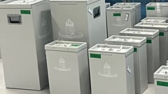 Unas urnas con votos extranjeros en los locales de la Oficina Nacional Electoral en la calle Hengermalom, Budapest, el 14 de abril de 2026